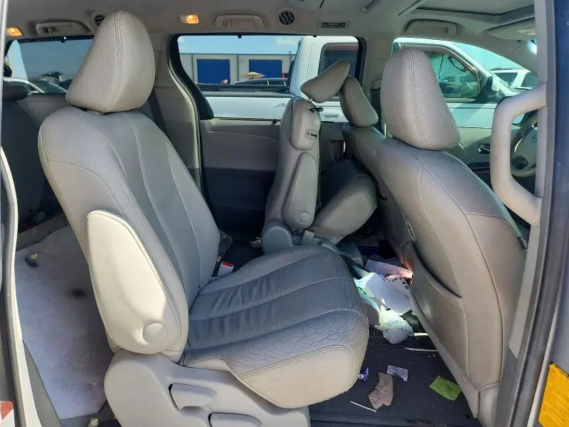 2013 TOYOTA SIENNA XLE 8-PASSENGER  