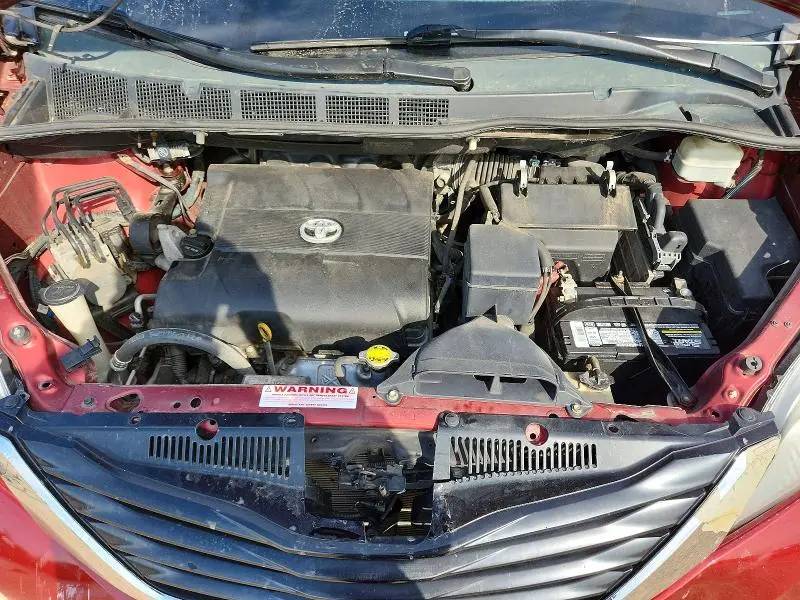 2011 TOYOTA SIENNA LE  