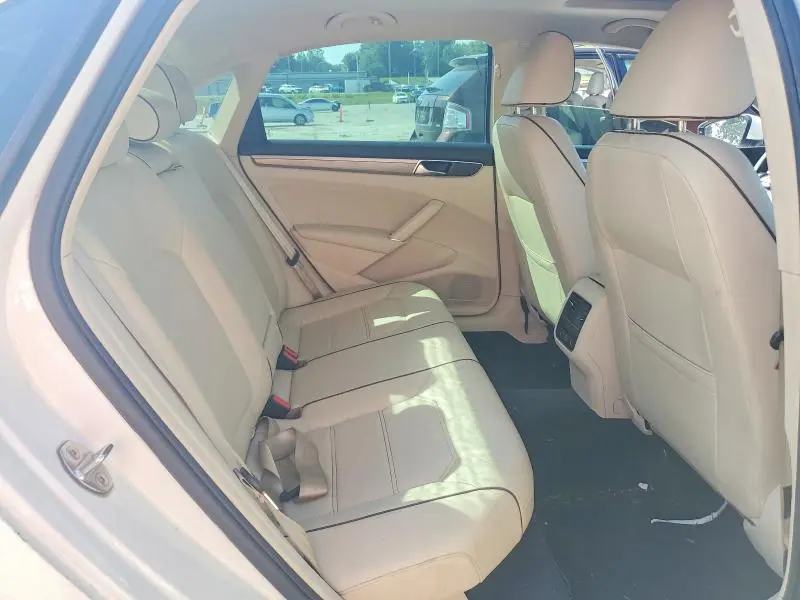 2018 VOLKSWAGEN PASSAT SE  