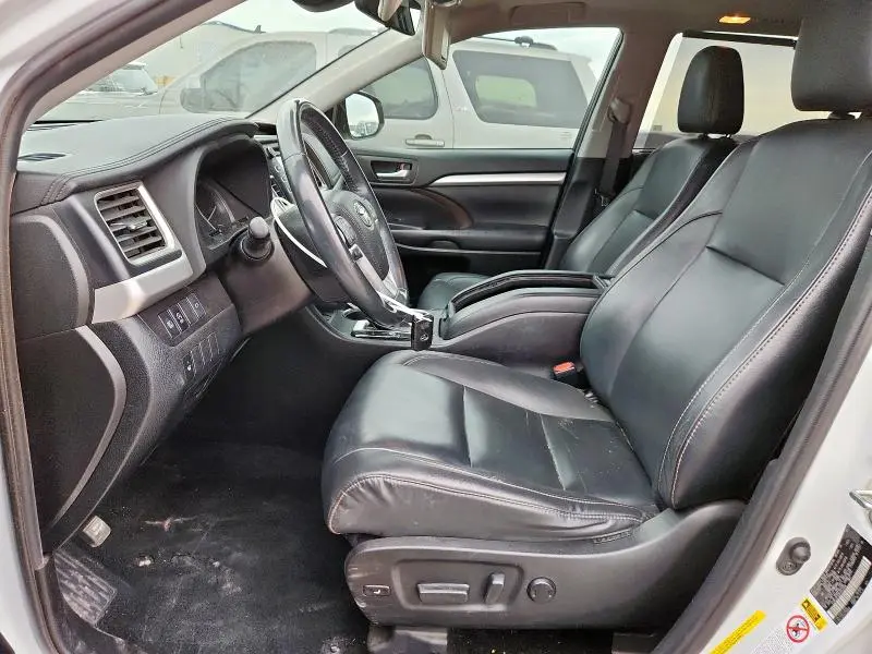 2019 TOYOTA HIGHLANDER SE  