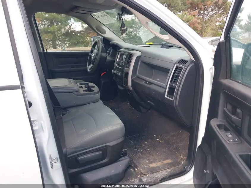2017 RAM 1500 EXPRESS  4X4 6'4 BOX