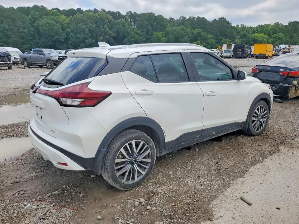 2022 NISSAN KICKS SV  