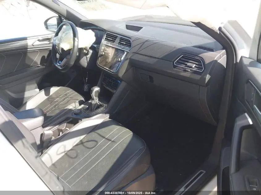 2022 VOLKSWAGEN TIGUAN SE R-LINE BLACK