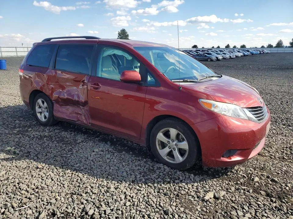 2013 TOYOTA SIENNA LE  