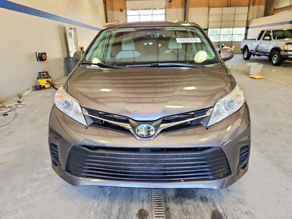 2020 TOYOTA SIENNA LE  