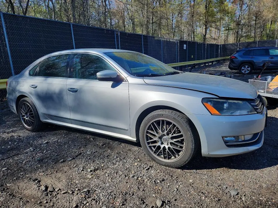 2013 VOLKSWAGEN PASSAT SE  