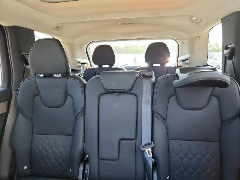 2025 VOLVO XC90 CORE  