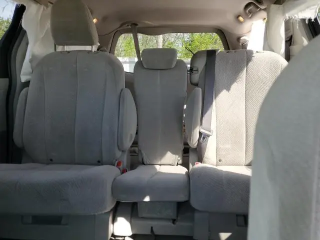 2011 TOYOTA SIENNA LE  