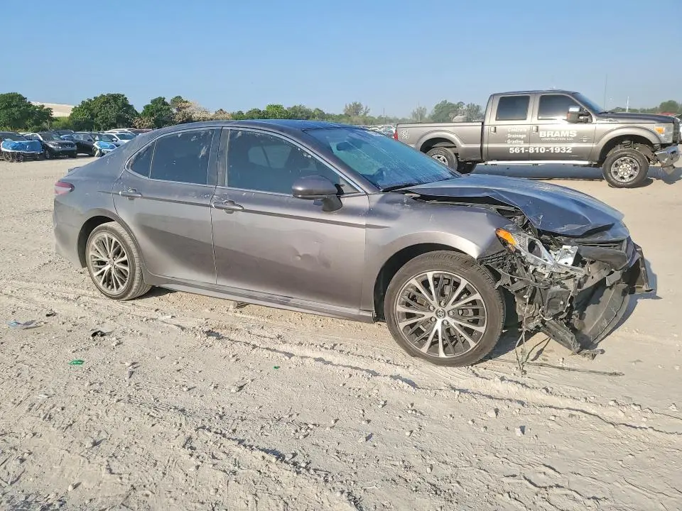 2019 TOYOTA CAMRY SE  