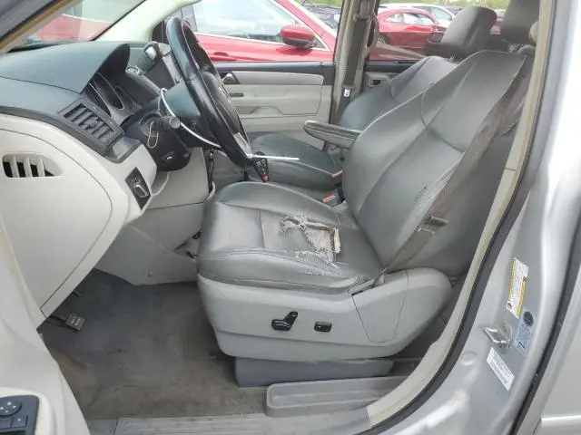 2011 VOLKSWAGEN ROUTAN SE  