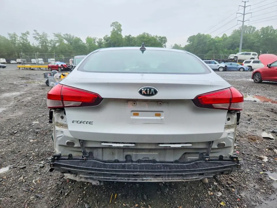 2017 KIA FORTE LX  