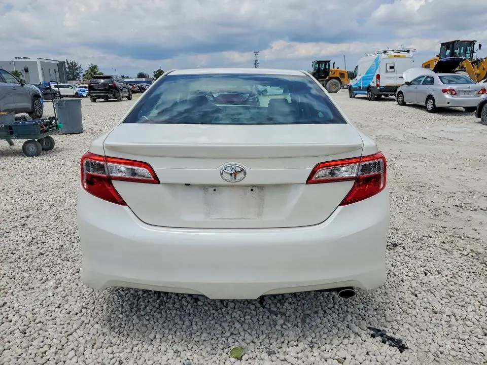 2014 TOYOTA CAMRY SE  