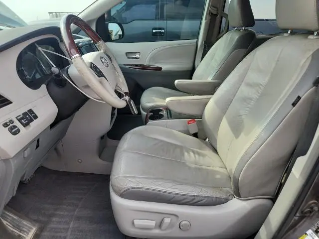 2011 TOYOTA SIENNA XLE  