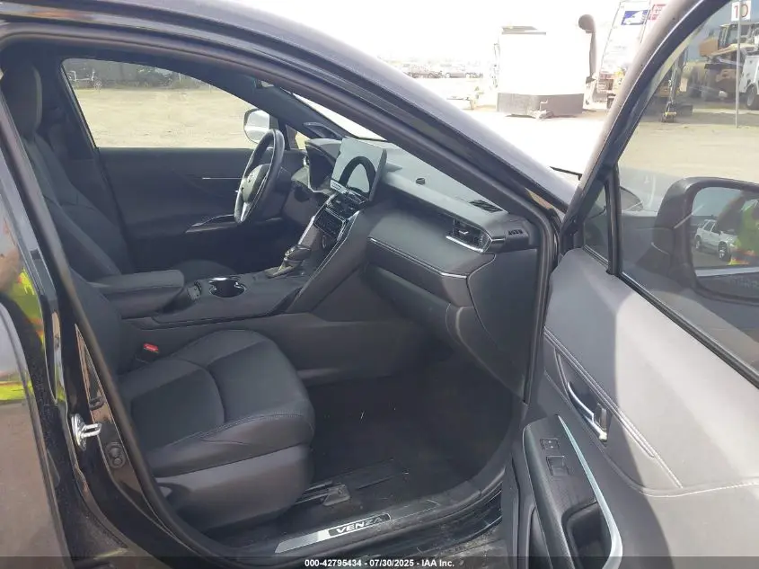 2024 TOYOTA VENZA XLE