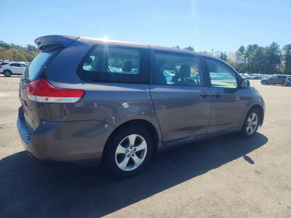 2014 TOYOTA SIENNA L 7-PASSENGER  