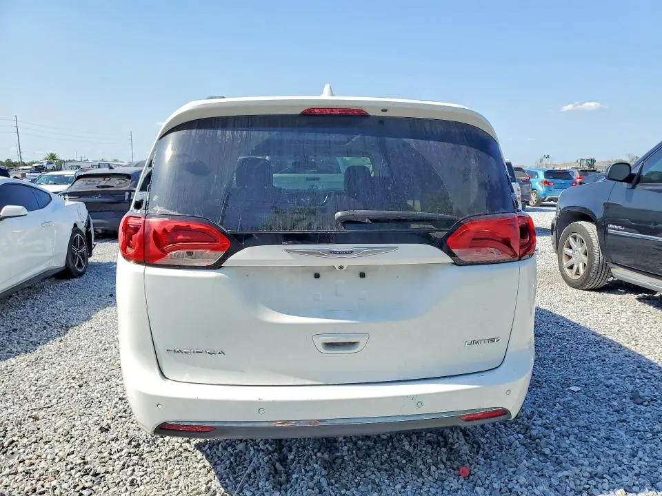 2018 CHRYSLER PACIFICA LIMITED  