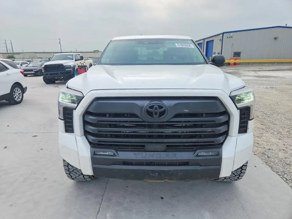 2024 TOYOTA TUNDRA SR5  
