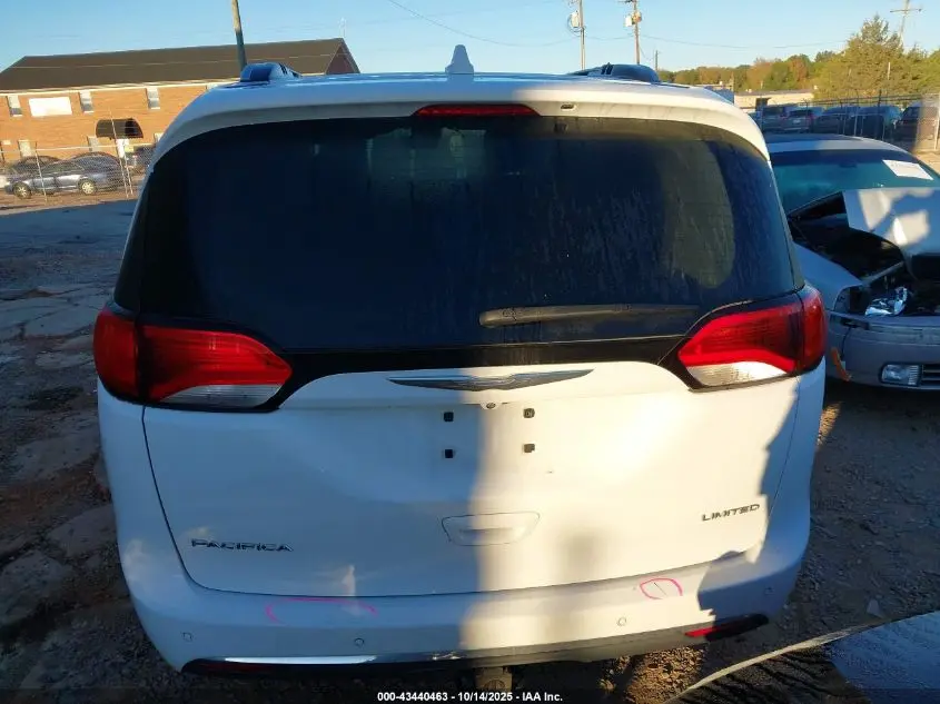2017 CHRYSLER PACIFICA LIMITED