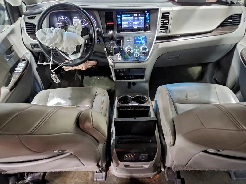 2015 TOYOTA SIENNA XLE  