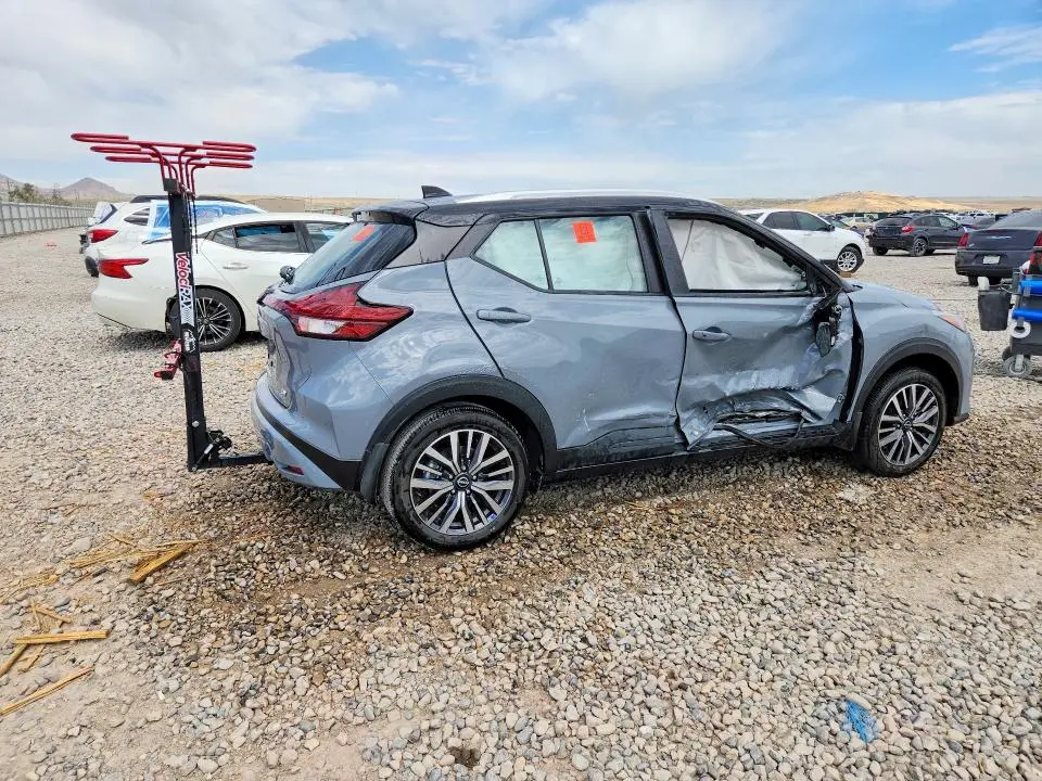 2024 NISSAN KICKS SV  
