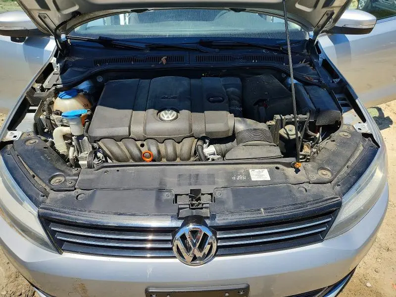 2011 VOLKSWAGEN JETTA SEL  