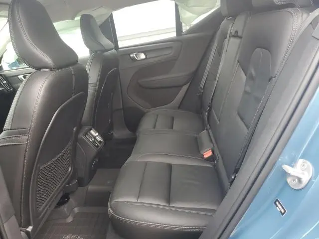 2024 VOLVO XC40 CORE  