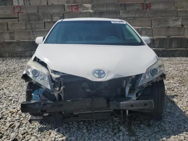 2013 TOYOTA SIENNA LE  