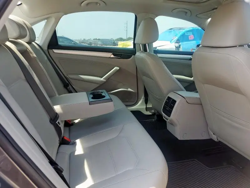 2019 VOLKSWAGEN PASSAT WOLFSBURG  