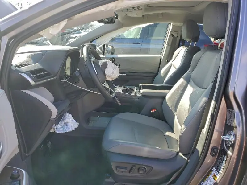 2022 TOYOTA SIENNA XLE  