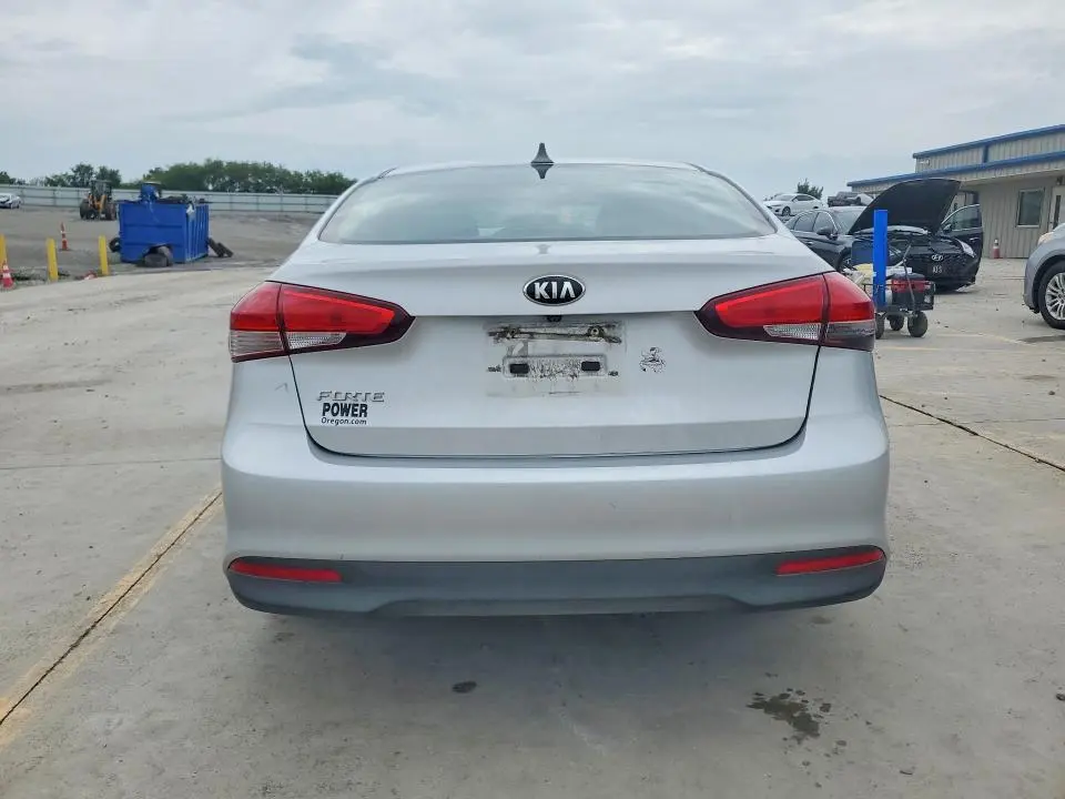 2017 KIA FORTE LX  