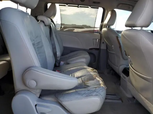 2012 TOYOTA SIENNA XLE  