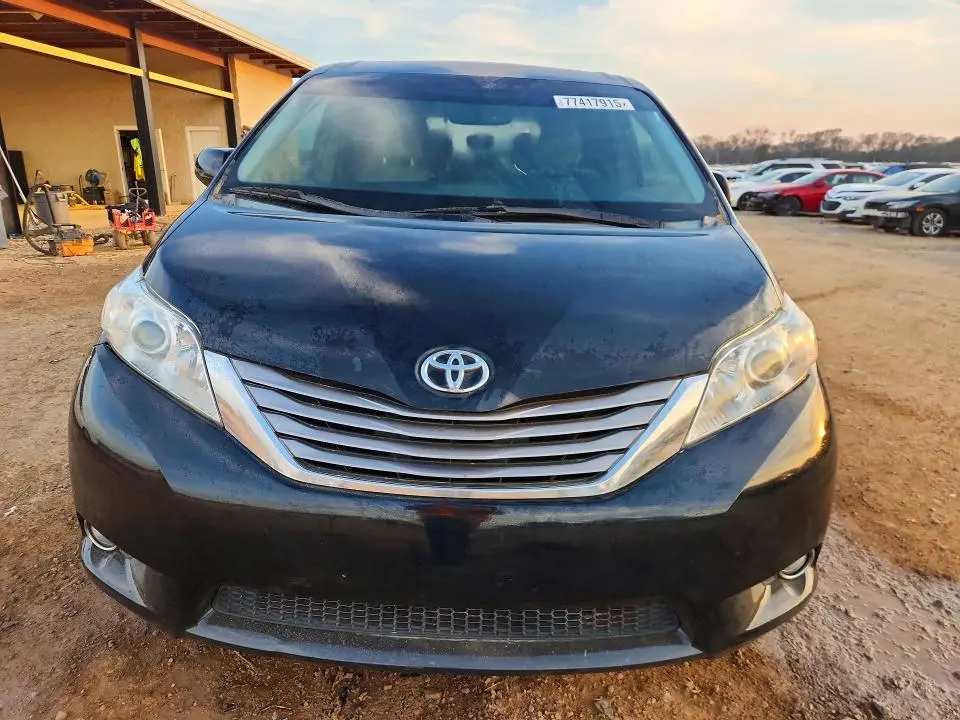 2015 TOYOTA SIENNA XLE 8-PASSENGER  