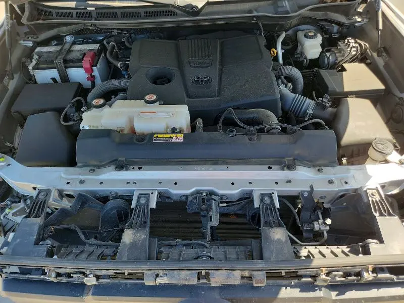2022 TOYOTA TUNDRA SR5  