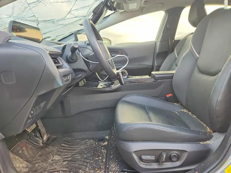 2024 TOYOTA PRIUS XLE  