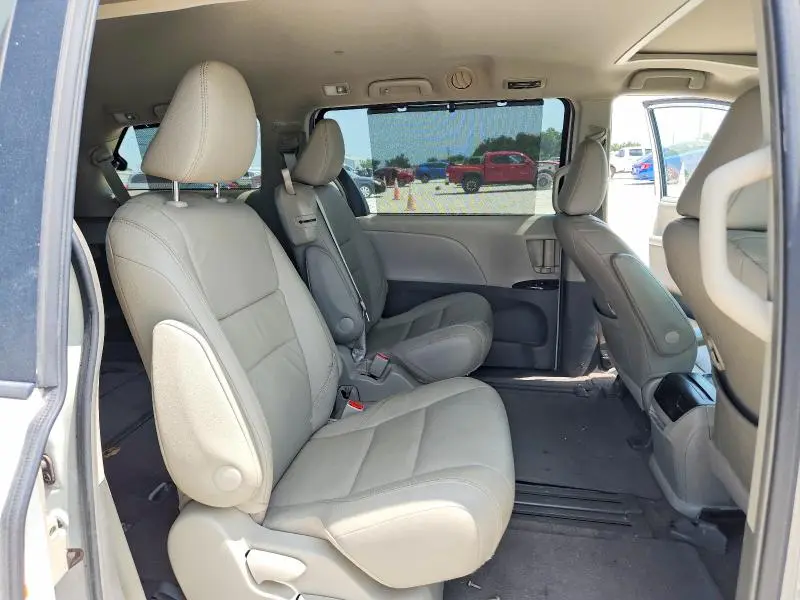 2015 TOYOTA SIENNA XLE 8-PASSENGER  