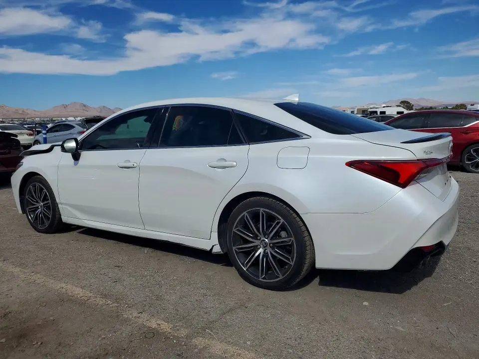2019 TOYOTA AVALON XSE  
