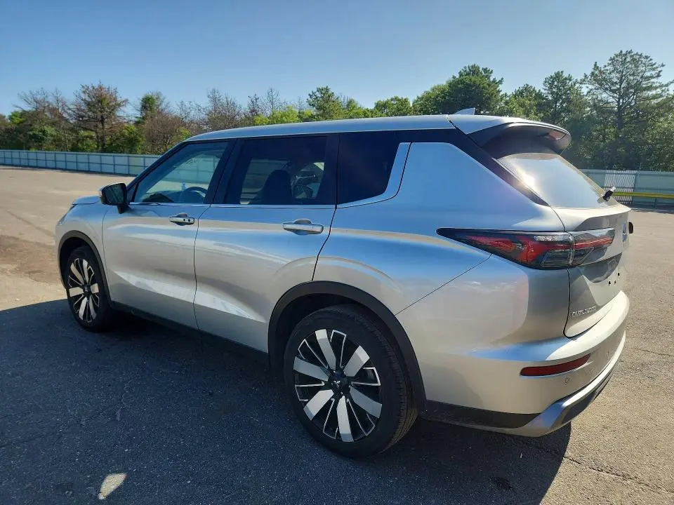 2025 MITSUBISHI OUTLANDER SE  