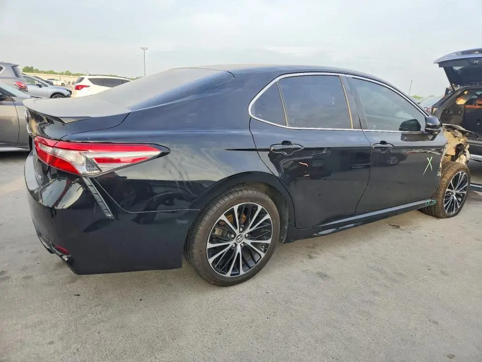 2018 TOYOTA CAMRY SE  