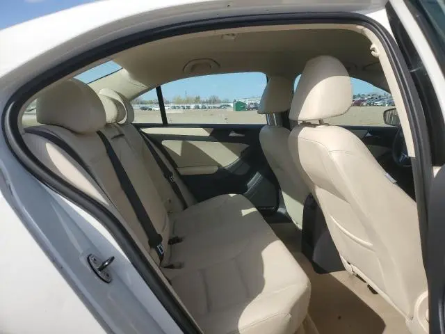 2011 VOLKSWAGEN JETTA SE  