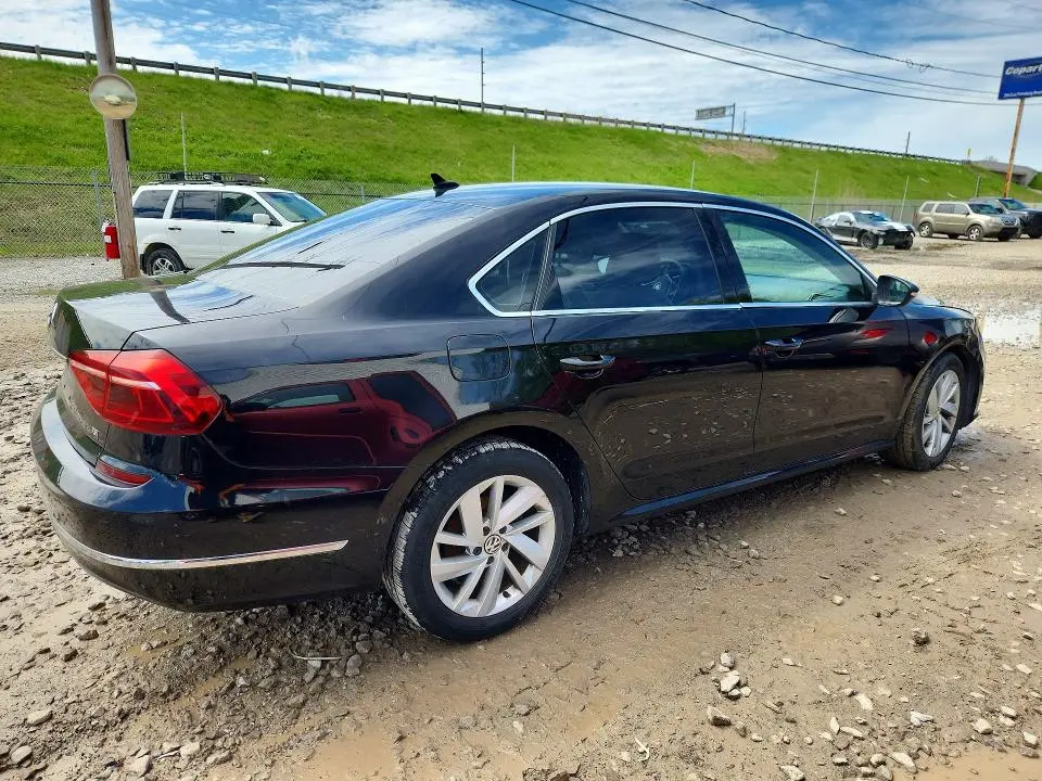 2018 VOLKSWAGEN PASSAT SE  