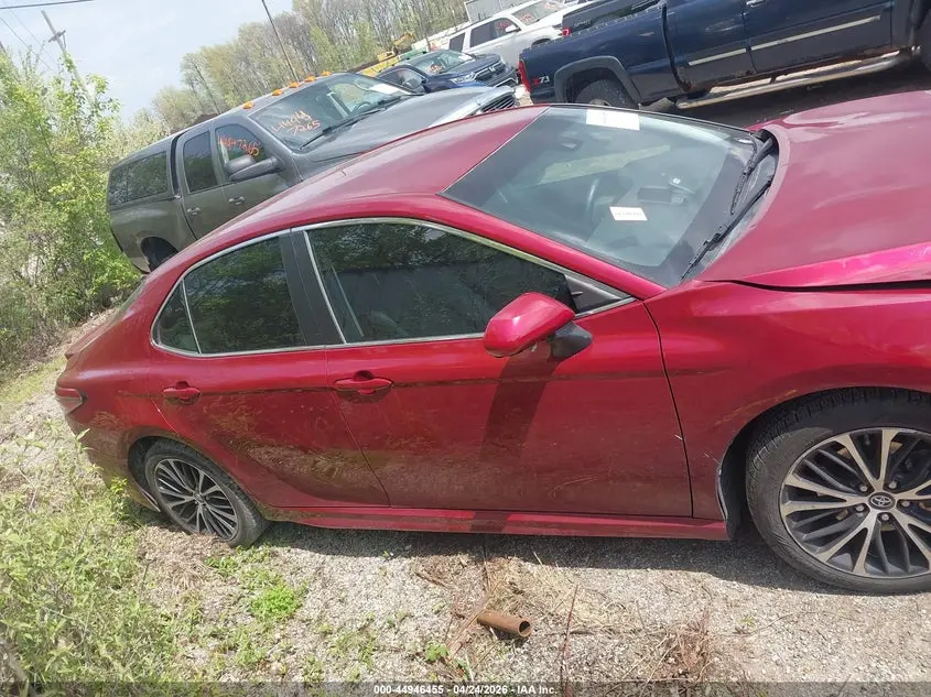 2018 TOYOTA CAMRY SE