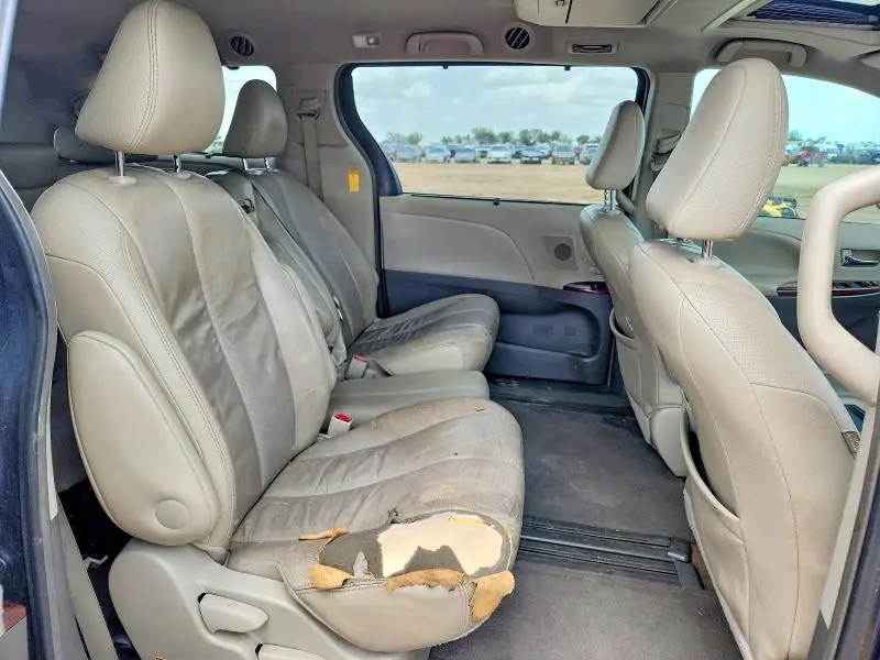 2014 TOYOTA SIENNA XLE 8-PASSENGER  