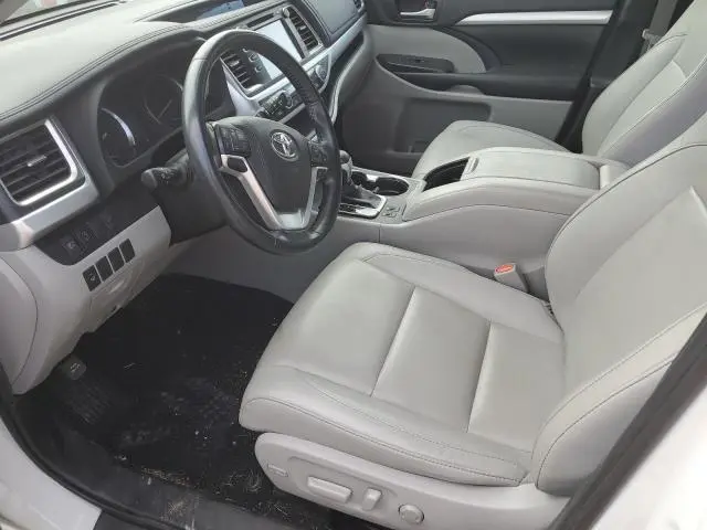 2019 TOYOTA HIGHLANDER SE  