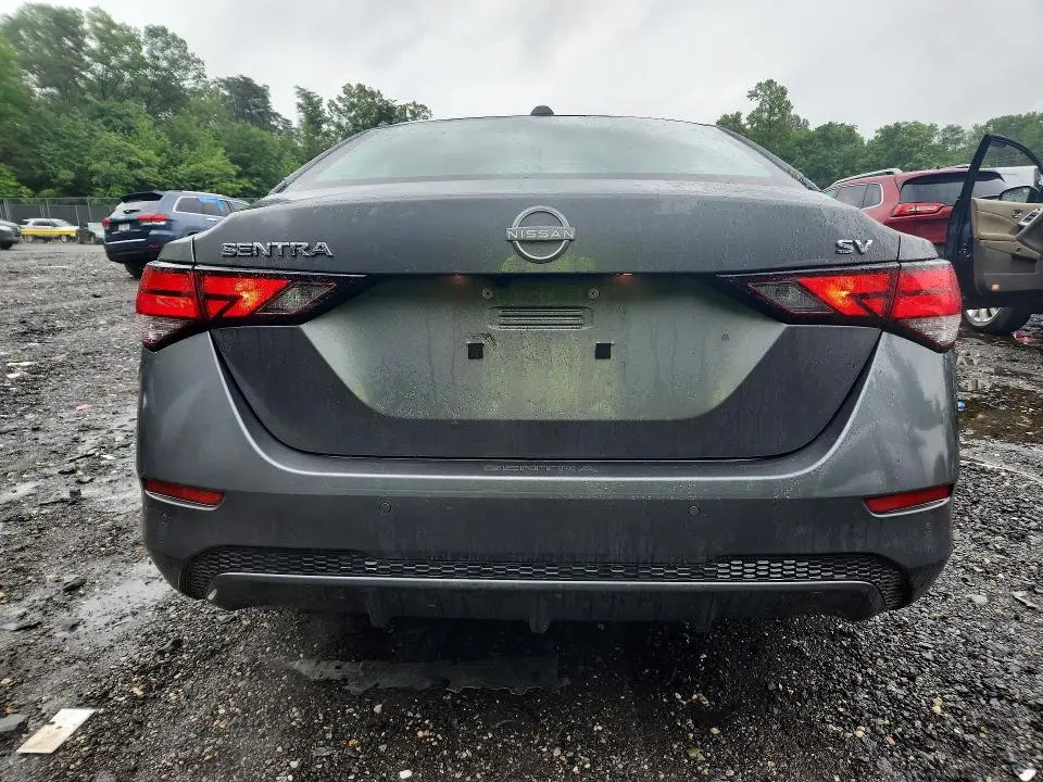 2024 NISSAN SENTRA SV  