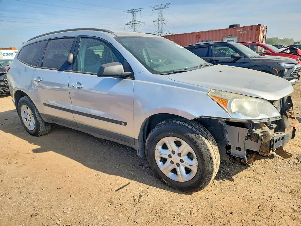 2010 CHEVROLET TRAVERSE LS  