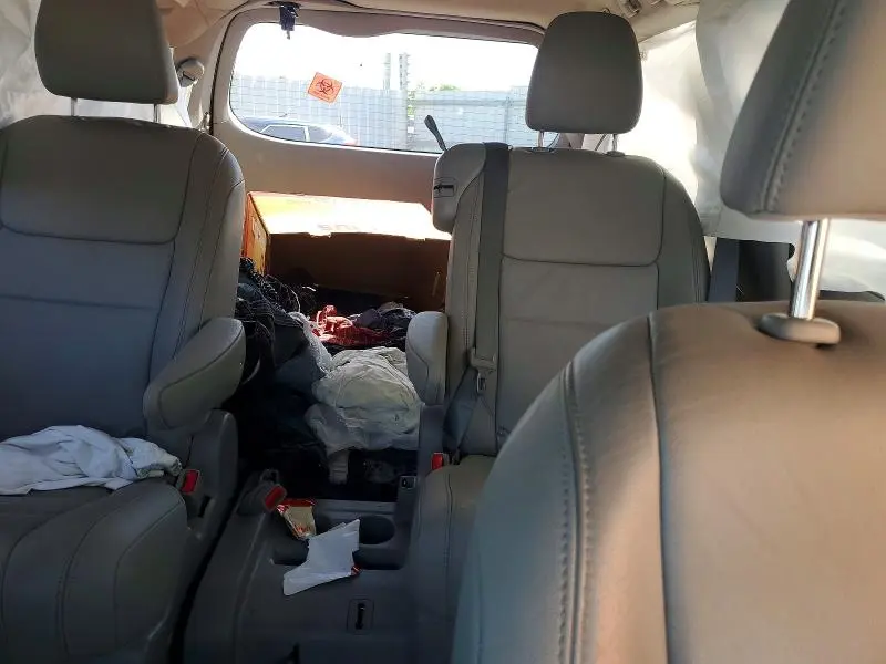 2018 TOYOTA SIENNA XLE 8-PASSENGER  