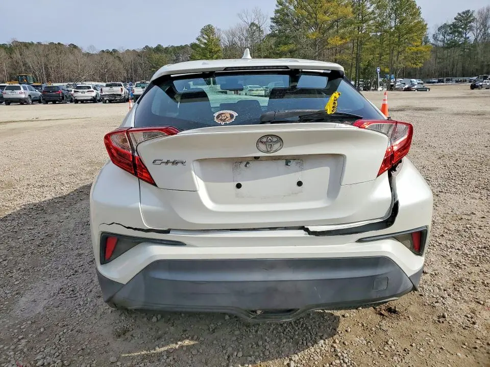 2019 TOYOTA C-HR XLE  