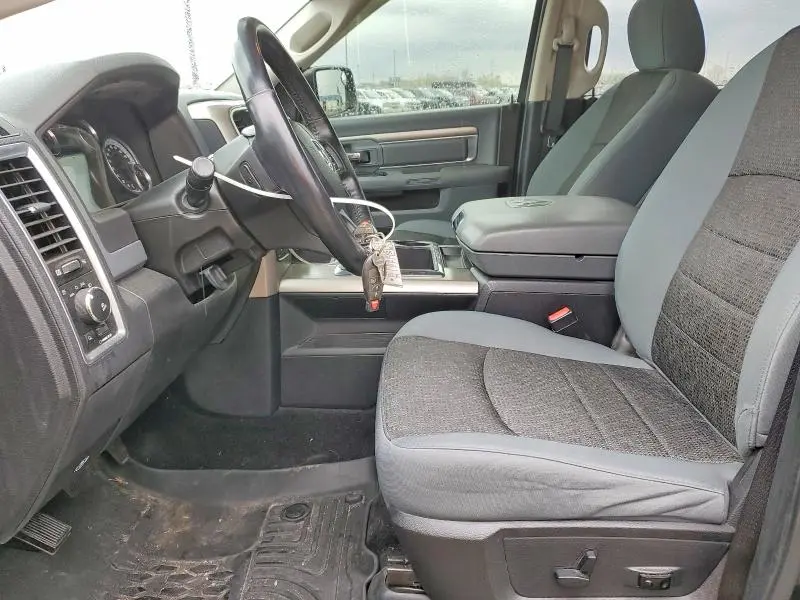 2013 RAM 1500 SLT  