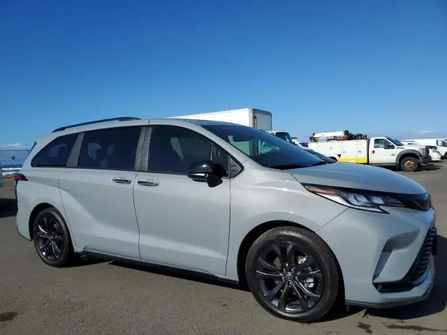 2025 TOYOTA SIENNA XSE  