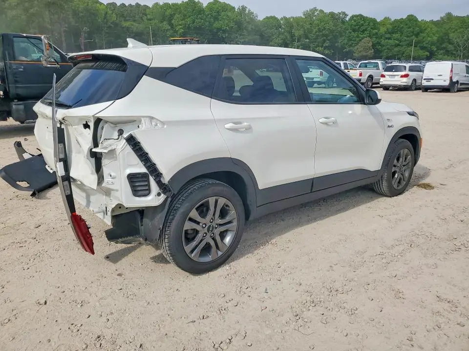 2022 KIA SELTOS LX  